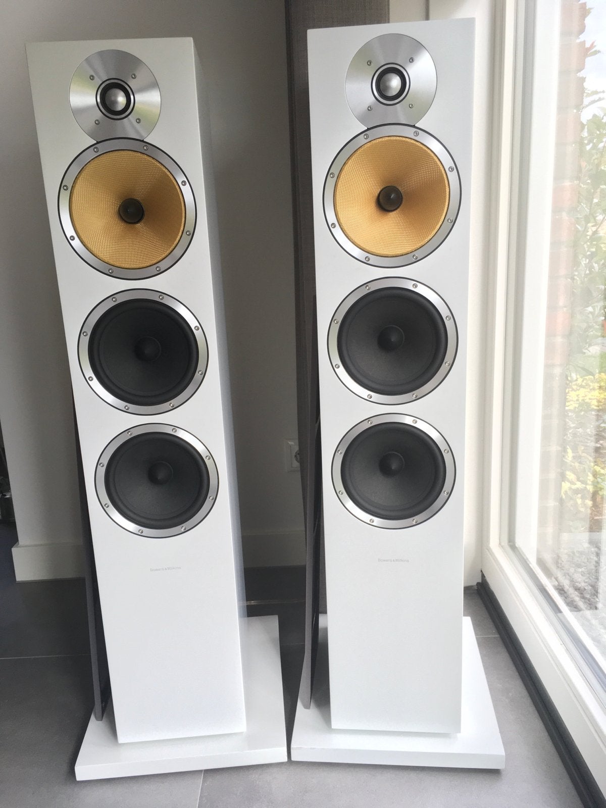 Bowers & Wilkins CM9 Vloerstaande Luidsprekers Wit, Vloerstaande luidspreker, Zo goed als nieuw, Bowers & Wilkins (B&W), Basreflex