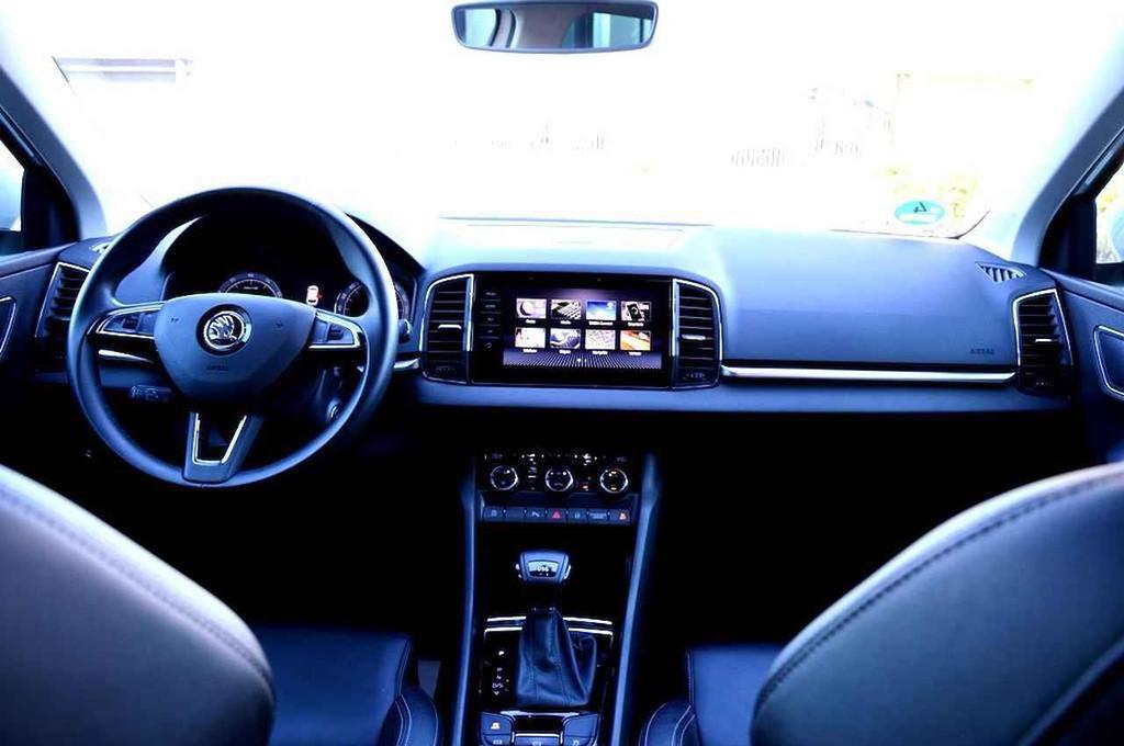 Skoda KAROQ 1.5 TSI ACT Style AUT LED/CAM/S18/LEER/NAVI/PANO, Auto's, Skoda, 12 maanden, 4 cilinders, 690 kg, SUV of Terreinwagen