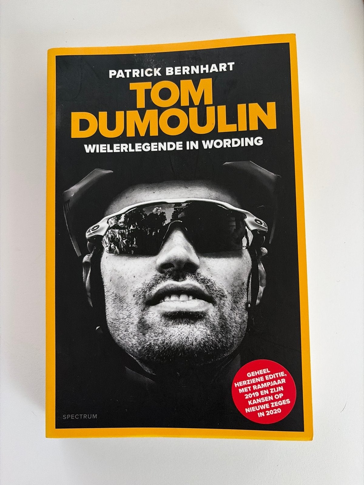 Tom Dumoulin: Wielerlegende in wording - Patrick Bernhart, Ophalen of Verzenden, Gelezen, Lopen en Fietsen