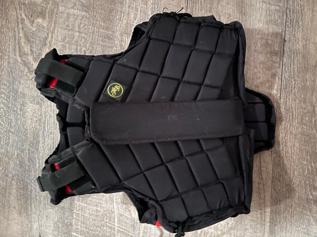 2 bodyprotectors  paardrijden  (kinderen van 8 en 10 jaar., Ophalen
