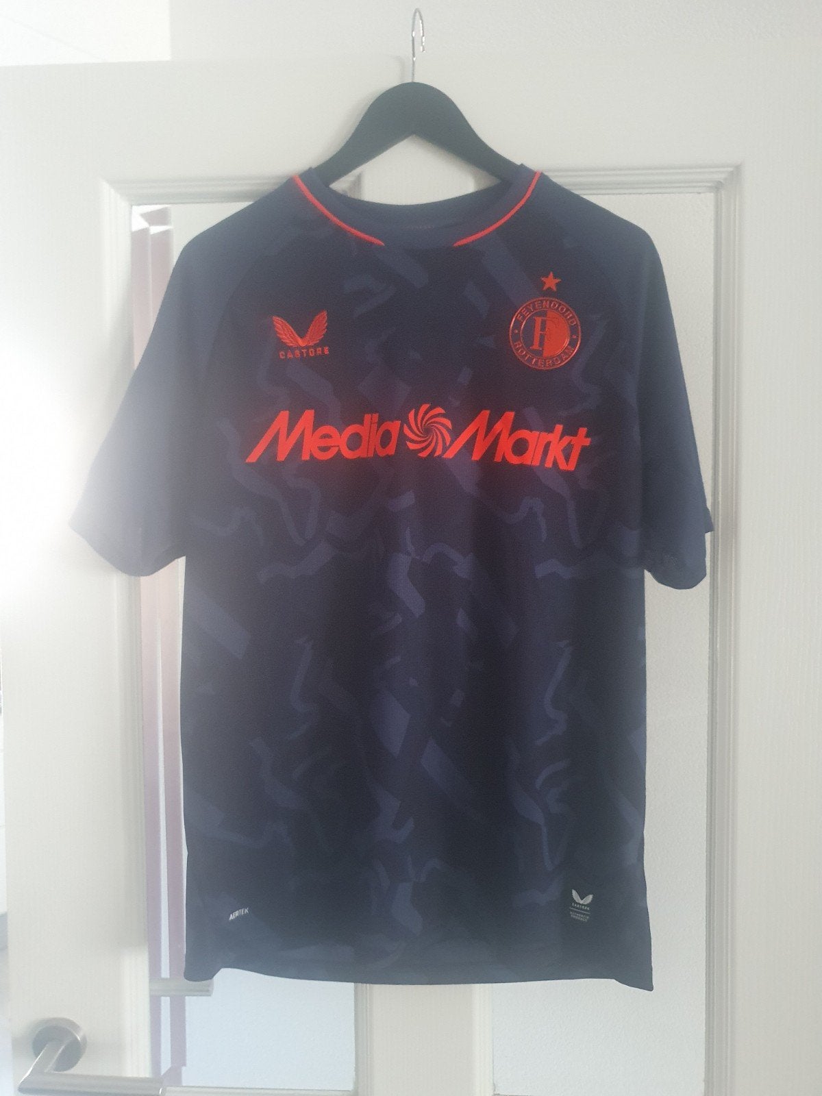 Feyenoord 3e shirt 2026/2027 maat M Valente, Nieuw, Ophalen of Verzenden, Maat 48/50 (M), Blauw
