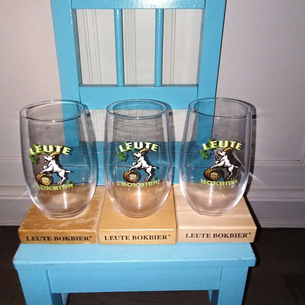 Leute bokbier anno 1927 bierglazen op plankje 3 stuks, Ophalen, Gebruikt, Glas of Glazen, Overige merken