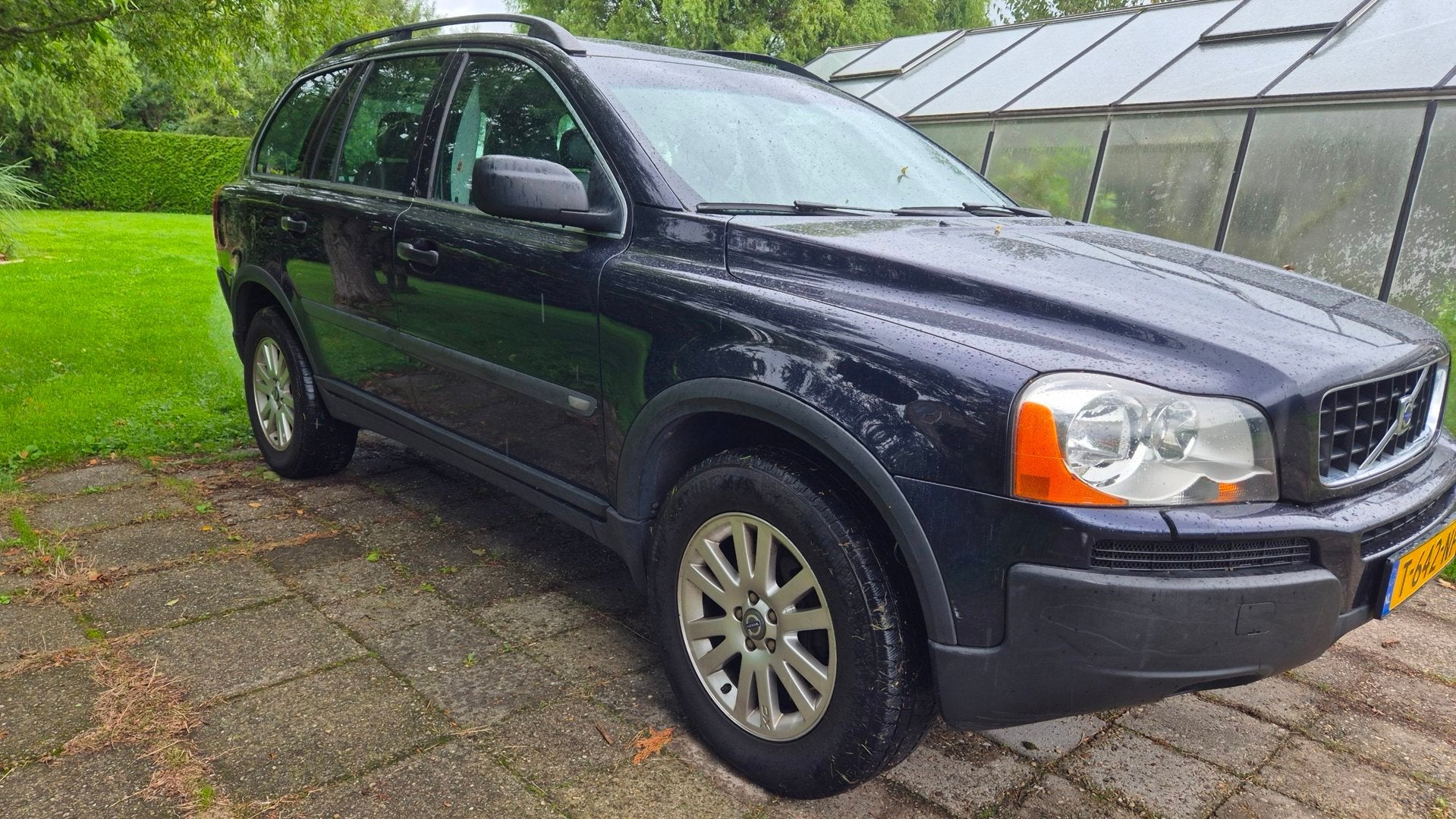 Volvo XC90 2.5 T Kinetic NIEUWE DISTRIBUTIE NWE APK BOEKJES!, Dealer onderhouden, Gebruikt, 1928 kg, Blauw