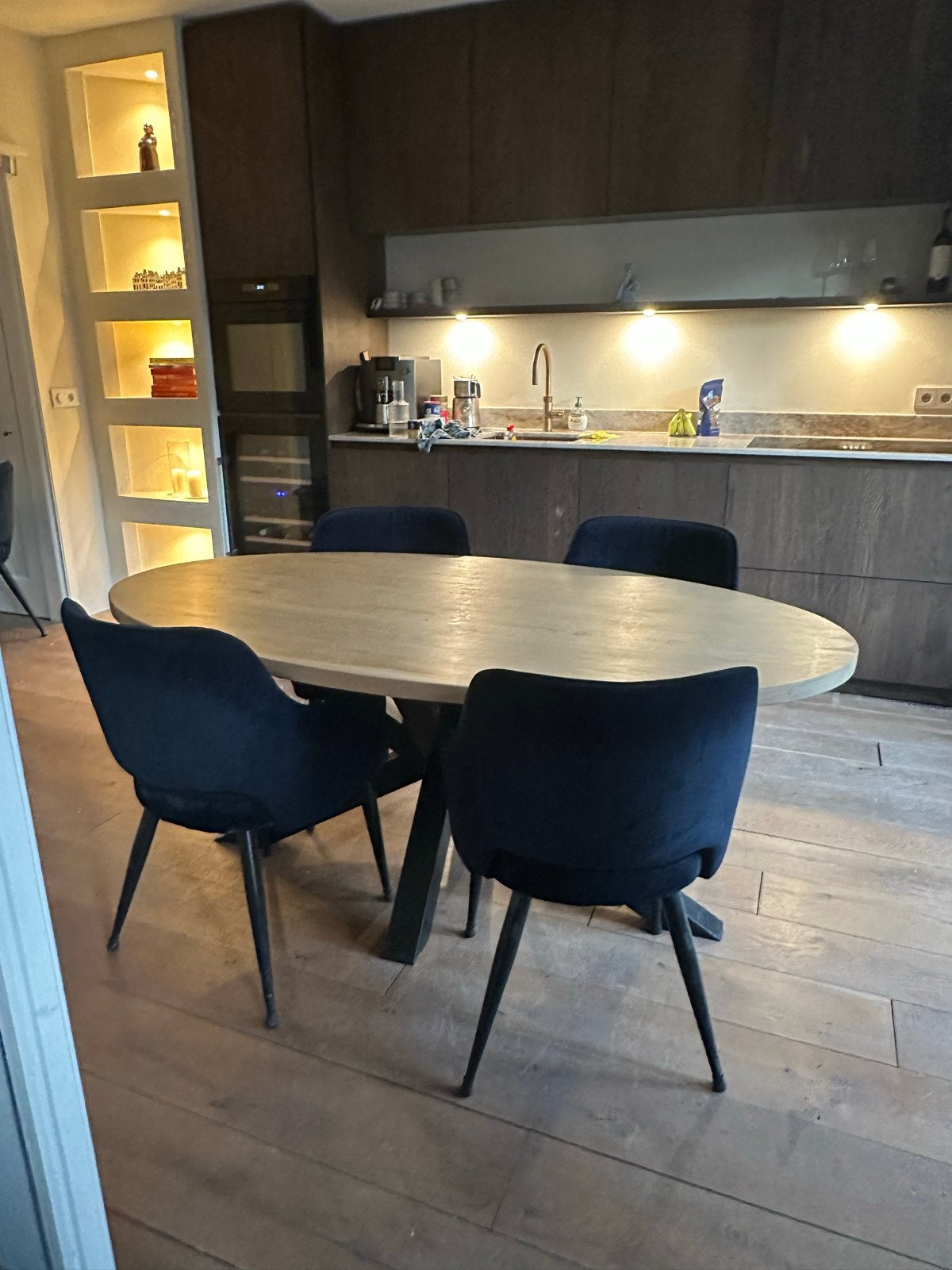 Ovale eettafel met spinpoot, Gebruikt, Eikenhout, Vijf personen of meer, 150 tot 200 cm