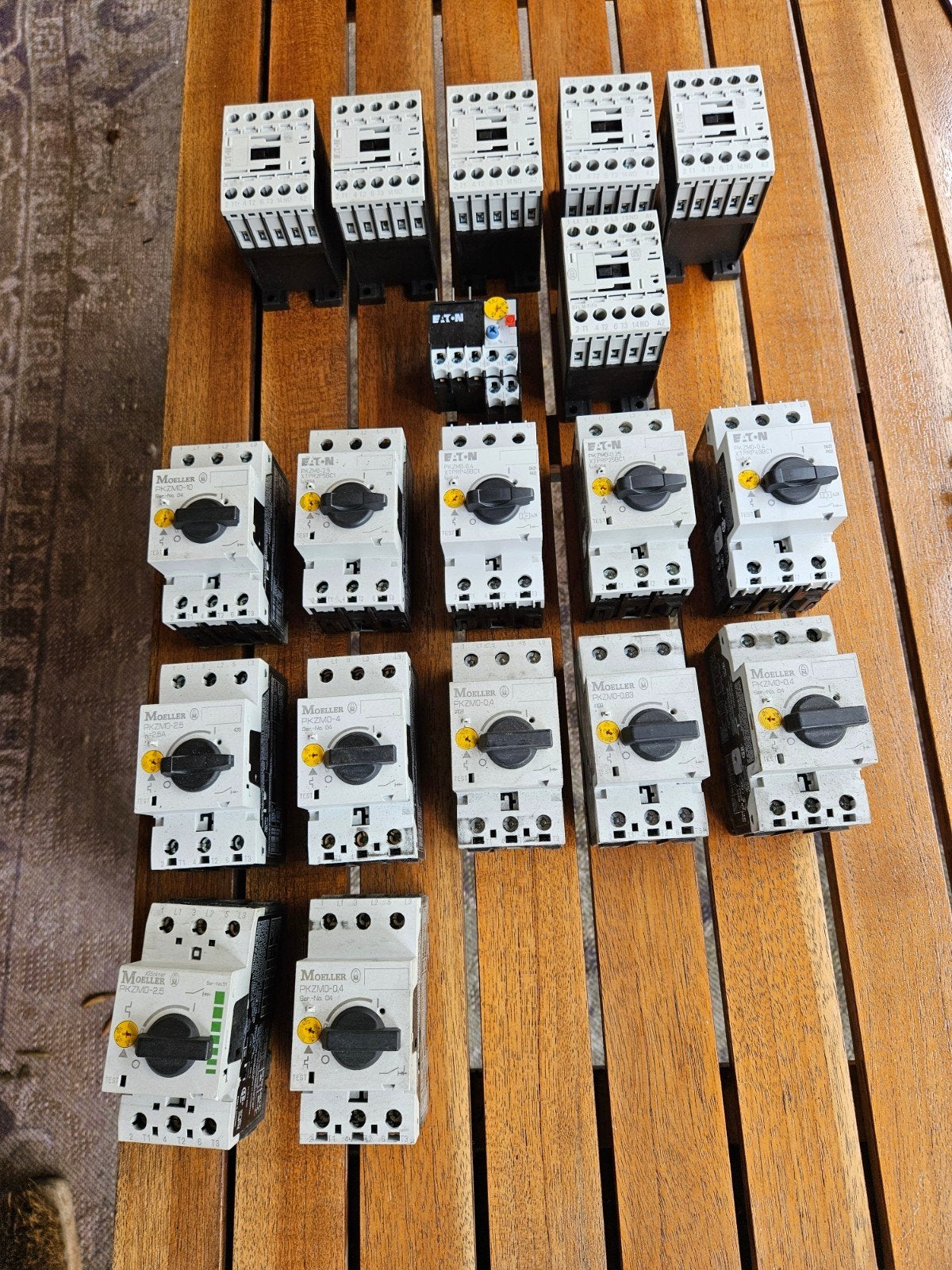 Magneetschakelaars en motorbeveiligingen (6x/12x) EATON, Hobby en Vrije tijd, Elektronica-componenten, Ophalen of Verzenden