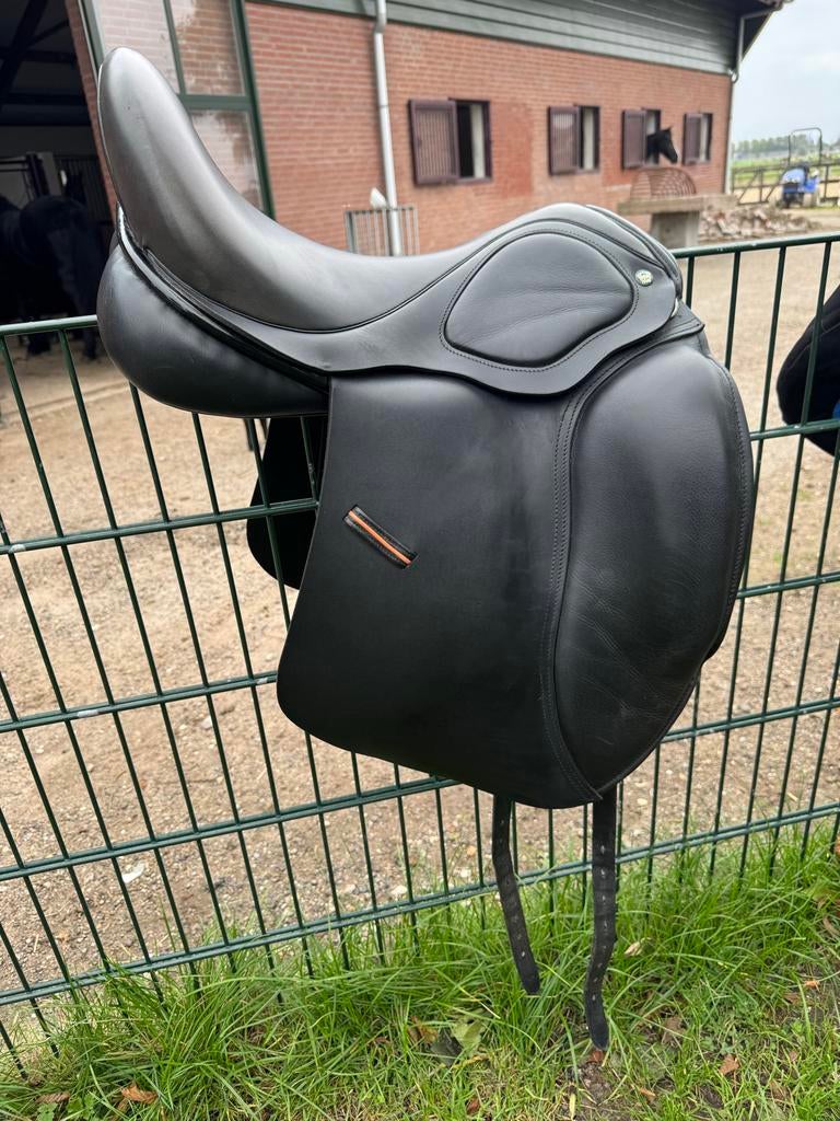 KM dressuurzadel “Lotje”, Ophalen, Zo goed als nieuw, Dressuur