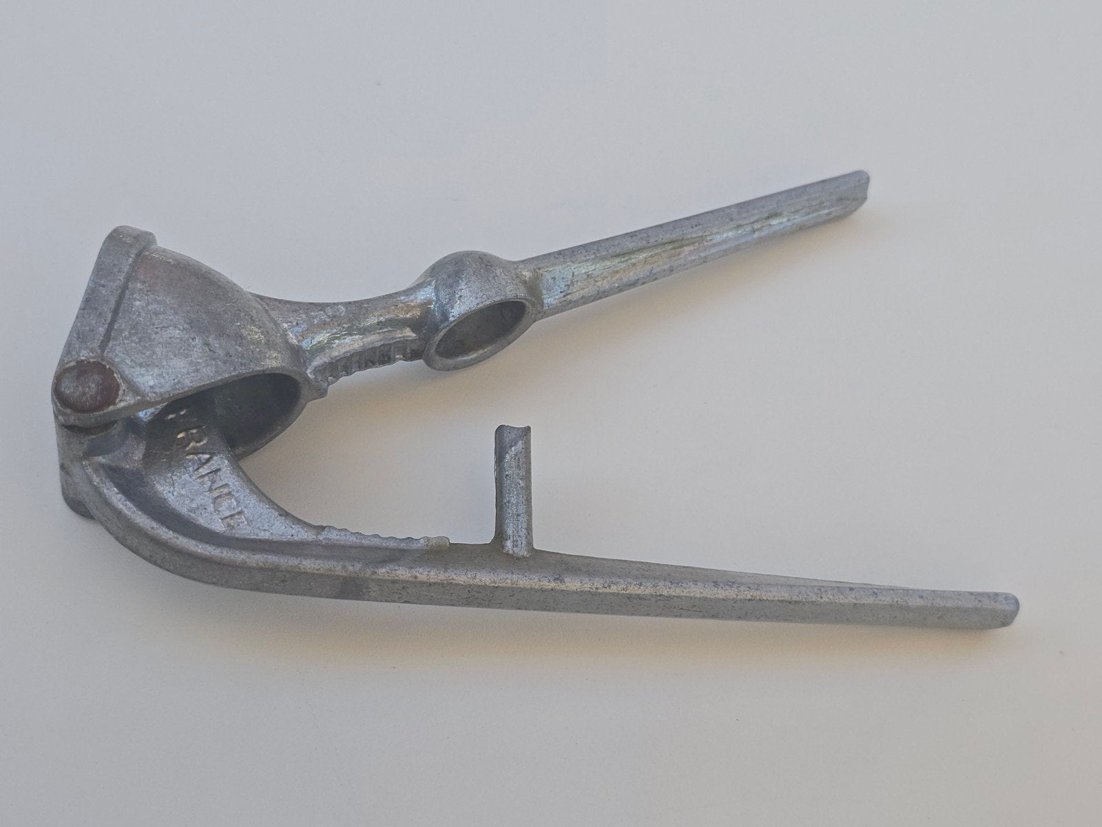 Antieke Franse aluminium knoflookpers en notenkraker €15, Ophalen of Verzenden