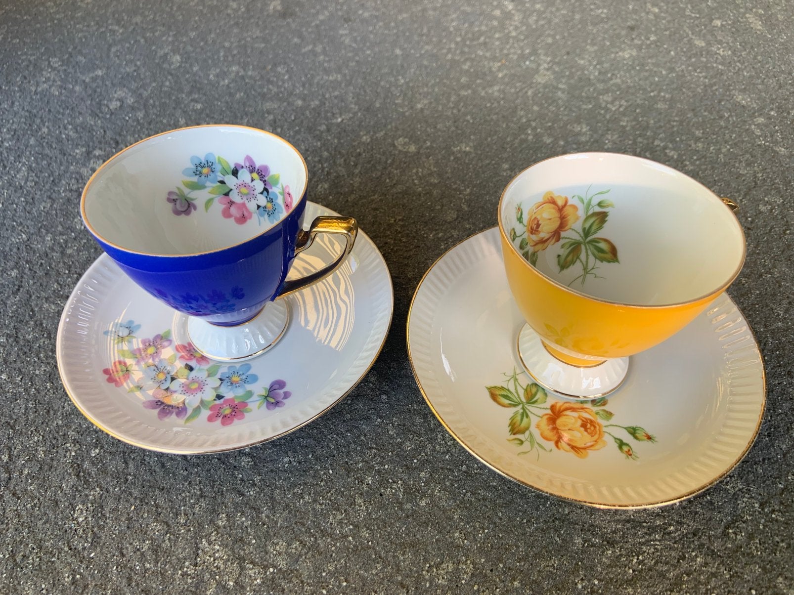 Kopjes met bloemmotief, Ophalen of Verzenden, Zo goed als nieuw, Porselein, Kop en/of schotel