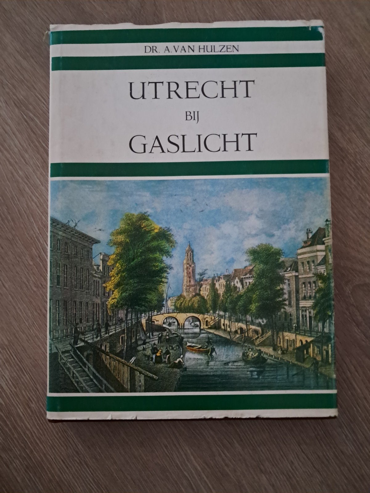 Y: Utrecht bij Gaslicht - Dr. A. van Hulzen, Boeken, Geschiedenis | Stad en Regio, Ophalen of Verzenden, 20e eeuw of later, Gelezen