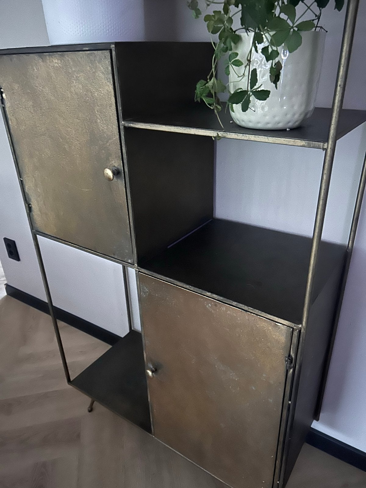 Industriële metalen kast/rek met deuren - Goudkleurig, Ophalen, Zo goed als nieuw
