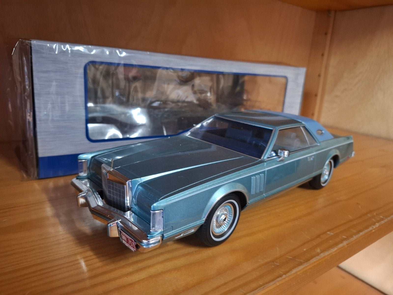 MCG 1:18 Lincoln Continental Mark V met doos, Hobby en Vrije tijd, Modelauto's | 1:18, Ophalen of Verzenden