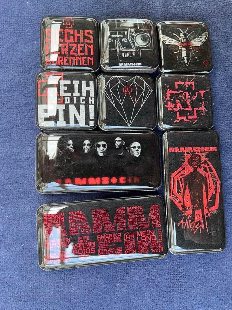 9 magneten van Rammstein in opbergdoosje, 9 magneten van Rammstein in opbergdoosje, Nieuw, Ophalen of Verzenden, Foto of Kaart