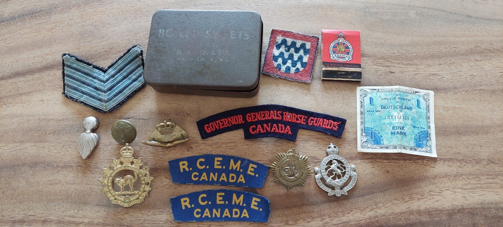Diverse militaria artikelen., Verzamelen, Ophalen of Verzenden, Landmacht, Overige gebieden, Embleem of Badge