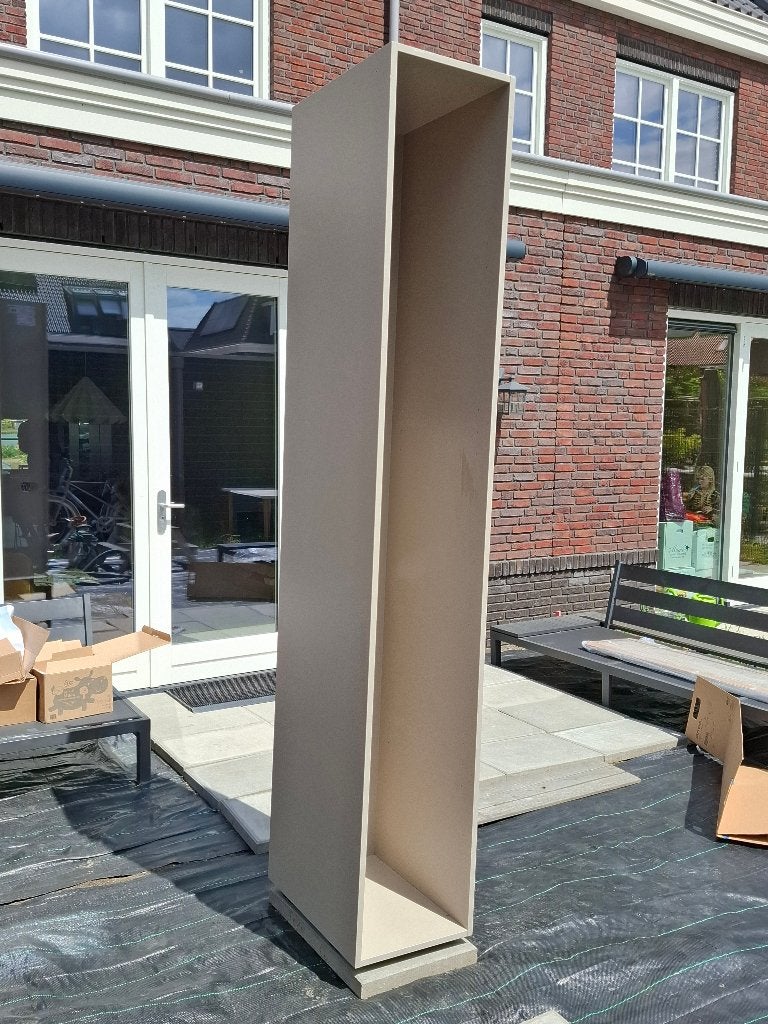 Nieuwe hoge open Siematic inbouw keukenkast met 4 legplanken, Ophalen, Minder dan 50 cm, 200 cm of meer, Beige