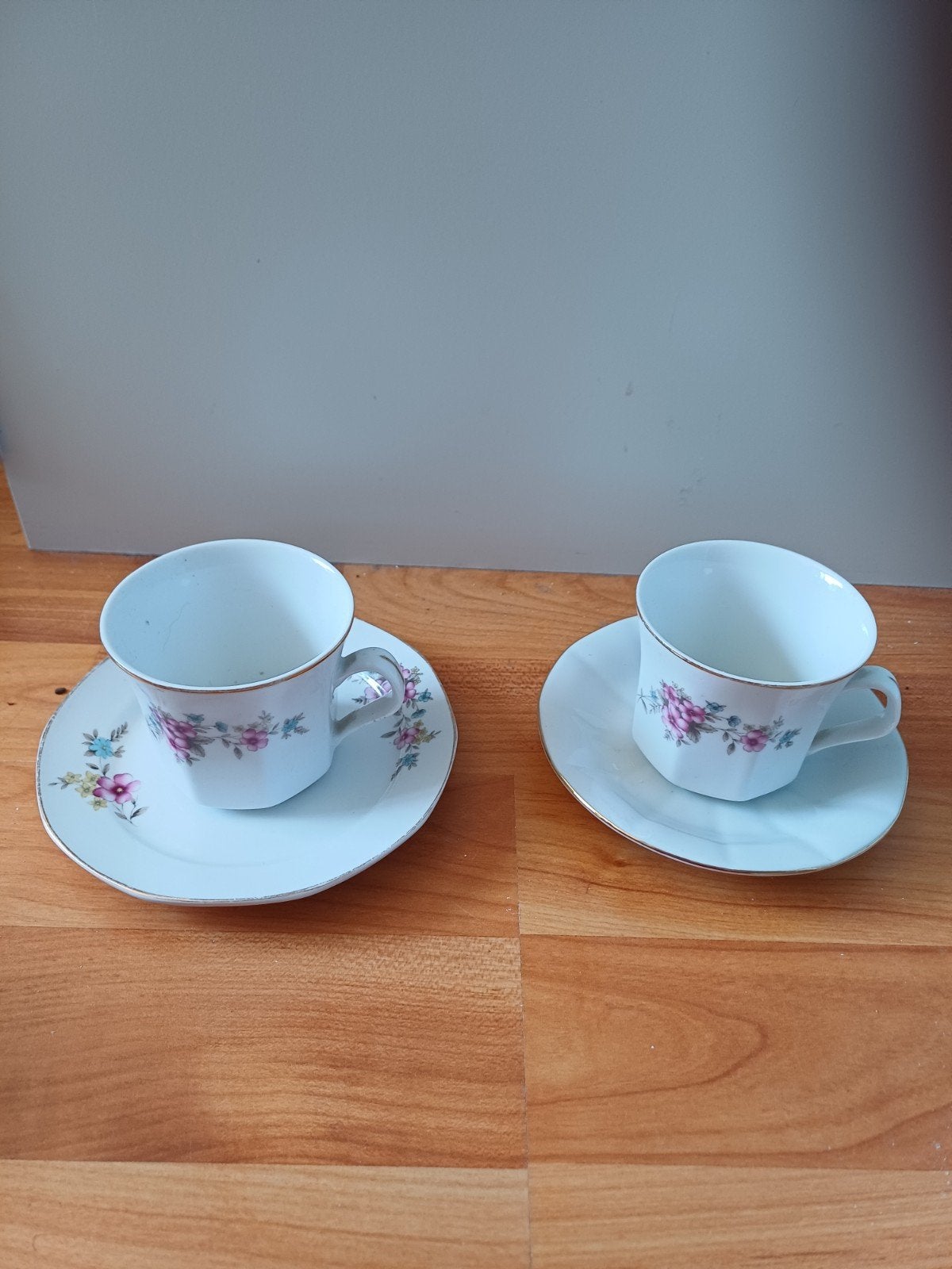 Set van 2 Vintage Royal Kendal Bone China kop en schotel, Gebruikt, Overige merken, Vintage, Ophalen of Verzenden