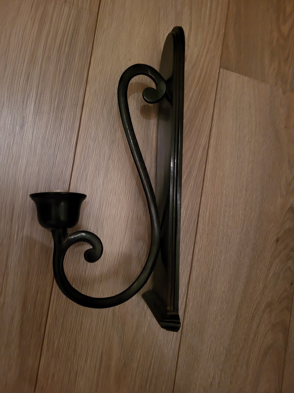 Zwarte metalen wandkandelaar - Elegant en sfeervol, Huis en Inrichting, Woonaccessoires | Kandelaars en Kaarsen, Gebruikt, Zwart