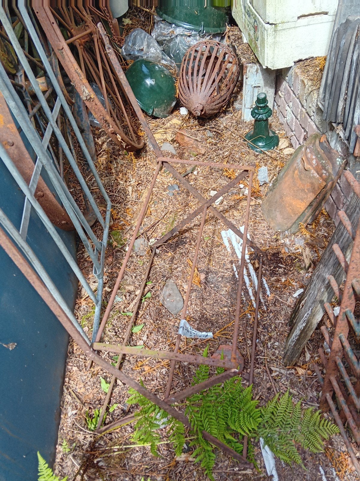 Solide frame voor tuinbank. Kan nog 100 jaar mee., Ophalen
