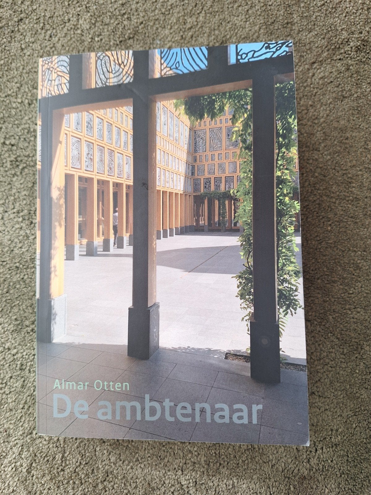 Almar Otten - De ambtenaar, Ophalen of Verzenden, Zo goed als nieuw, Almar Otten