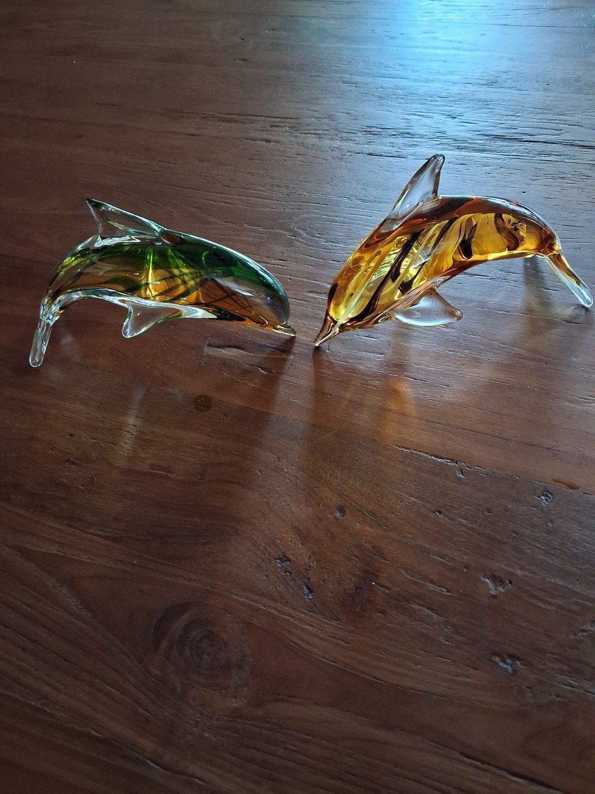 Glazen dolfijnen decoratie - Groen en Amber, Meerkleurig, Overige stijlen, Ophalen of Verzenden, Zo goed als nieuw