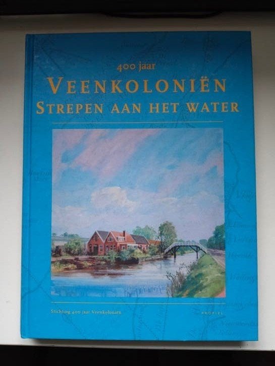 400 Jaar Veenkoloniën Strepen Aan Het Water - Harm vd Veen, Boeken, Ophalen of Verzenden, Zo goed als nieuw