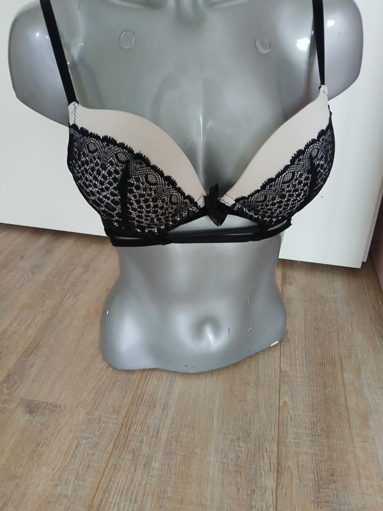 Nieuw Hunkemöller BH 70B Zwart met Beige Kant, Hunkemöller, Ophalen of Verzenden, Zwart, BH