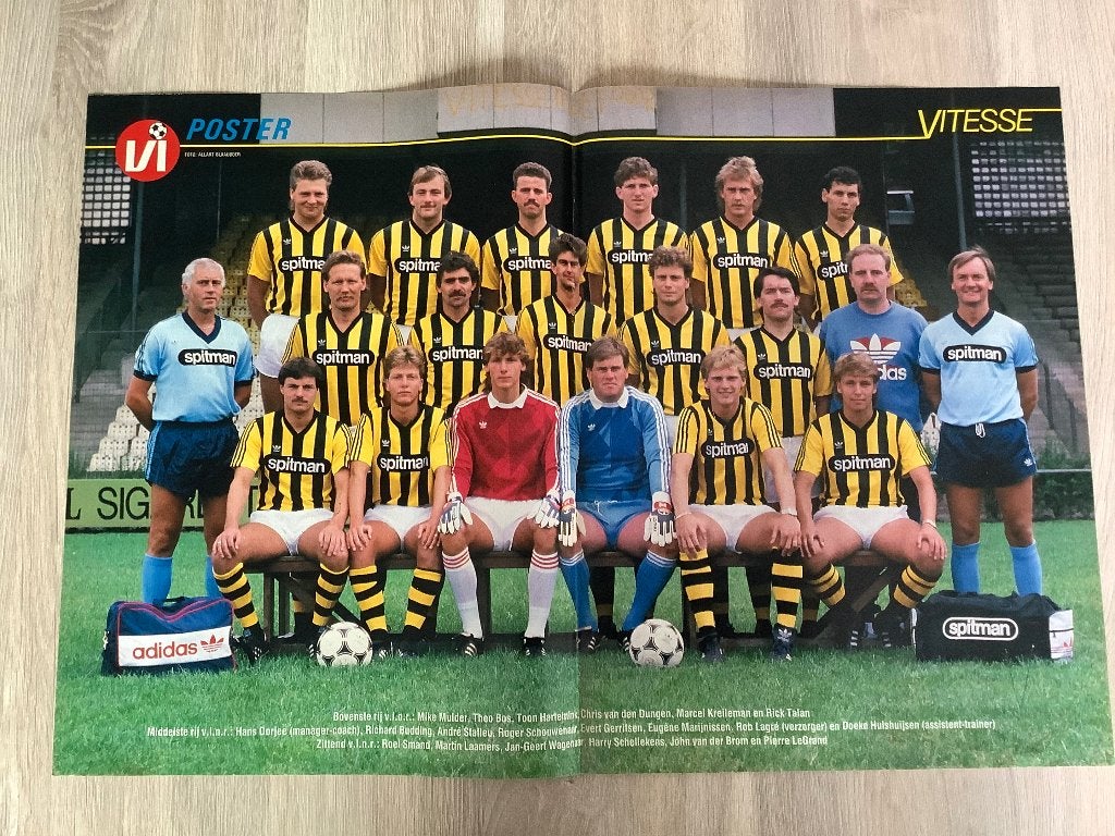 Poster Vitesse Arnhem Half Jaren 80, Verzamelen, Ophalen of Verzenden, Zo goed als nieuw, Vitesse, Poster, Plaatje of Sticker