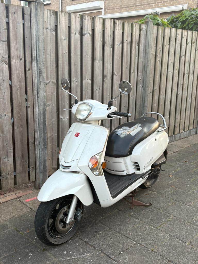 Kymco like 50, Fietsen en Brommers, Scooters | Kymco, Ophalen, Zo goed als nieuw, Benzine, Like