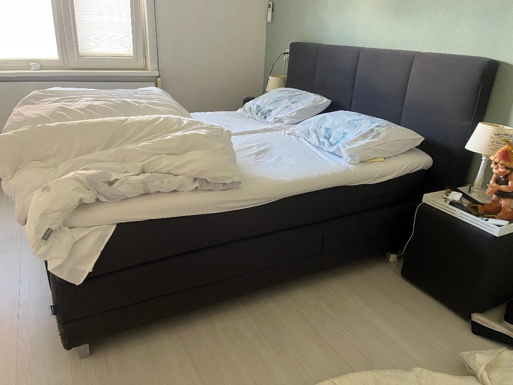 Karlsson boxspring antraciet incl 2 hockers 160x200, Ophalen, Gebruikt, Tweepersoons, 200 cm