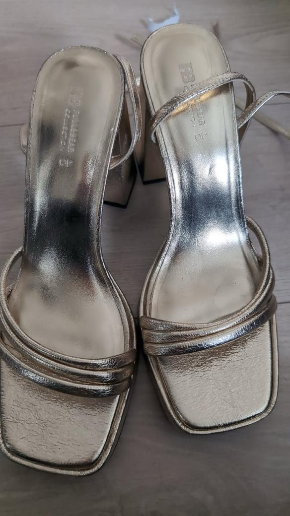 Pull&Bear gouden hakken, maat 40, Ophalen of Verzenden, Gedragen, Overige kleuren, Pumps