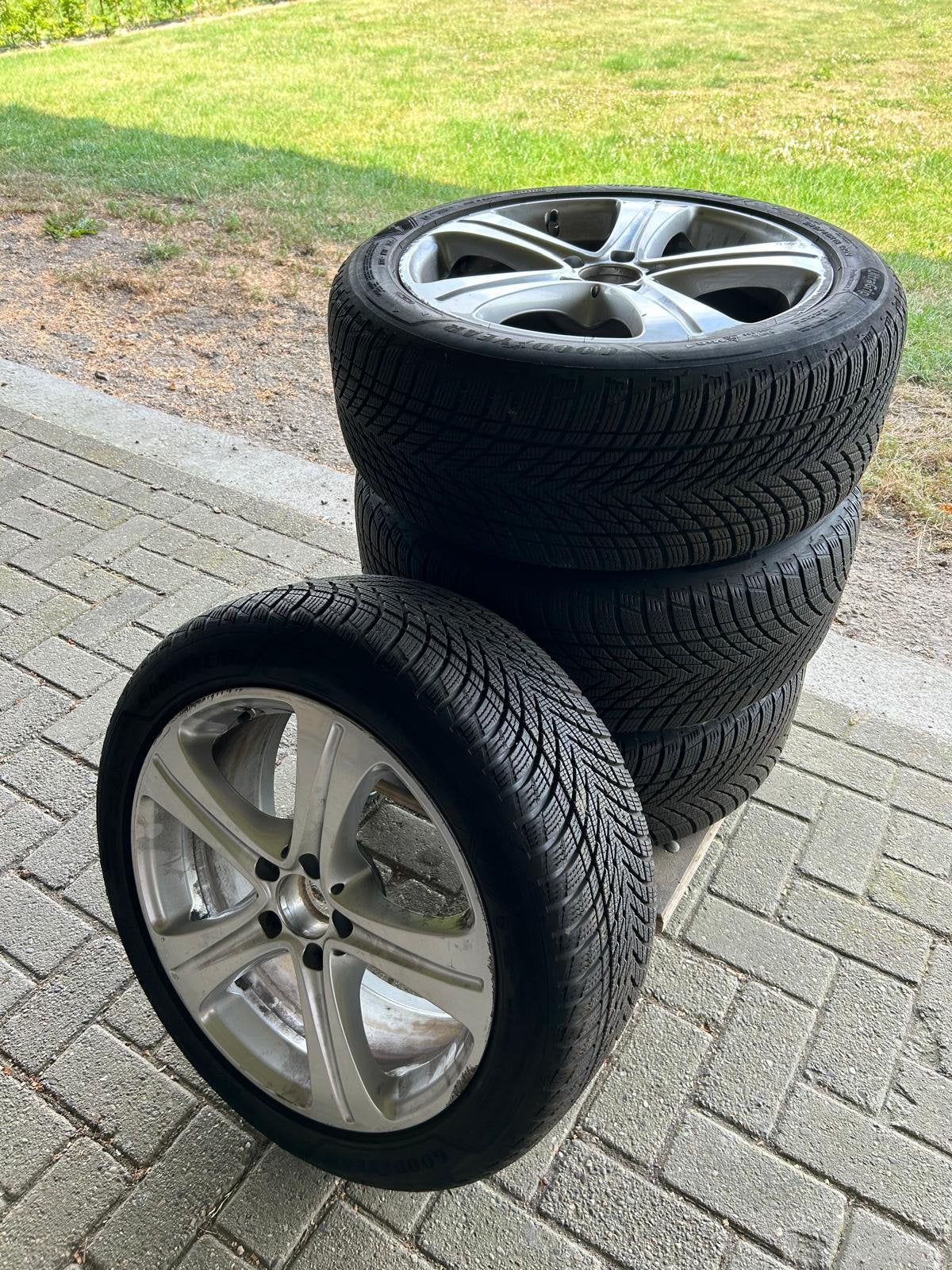 Goodyear winterbanden rvs velgen 245/45/R18, Ophalen, 18 inch, Banden en Velgen, Winterbanden