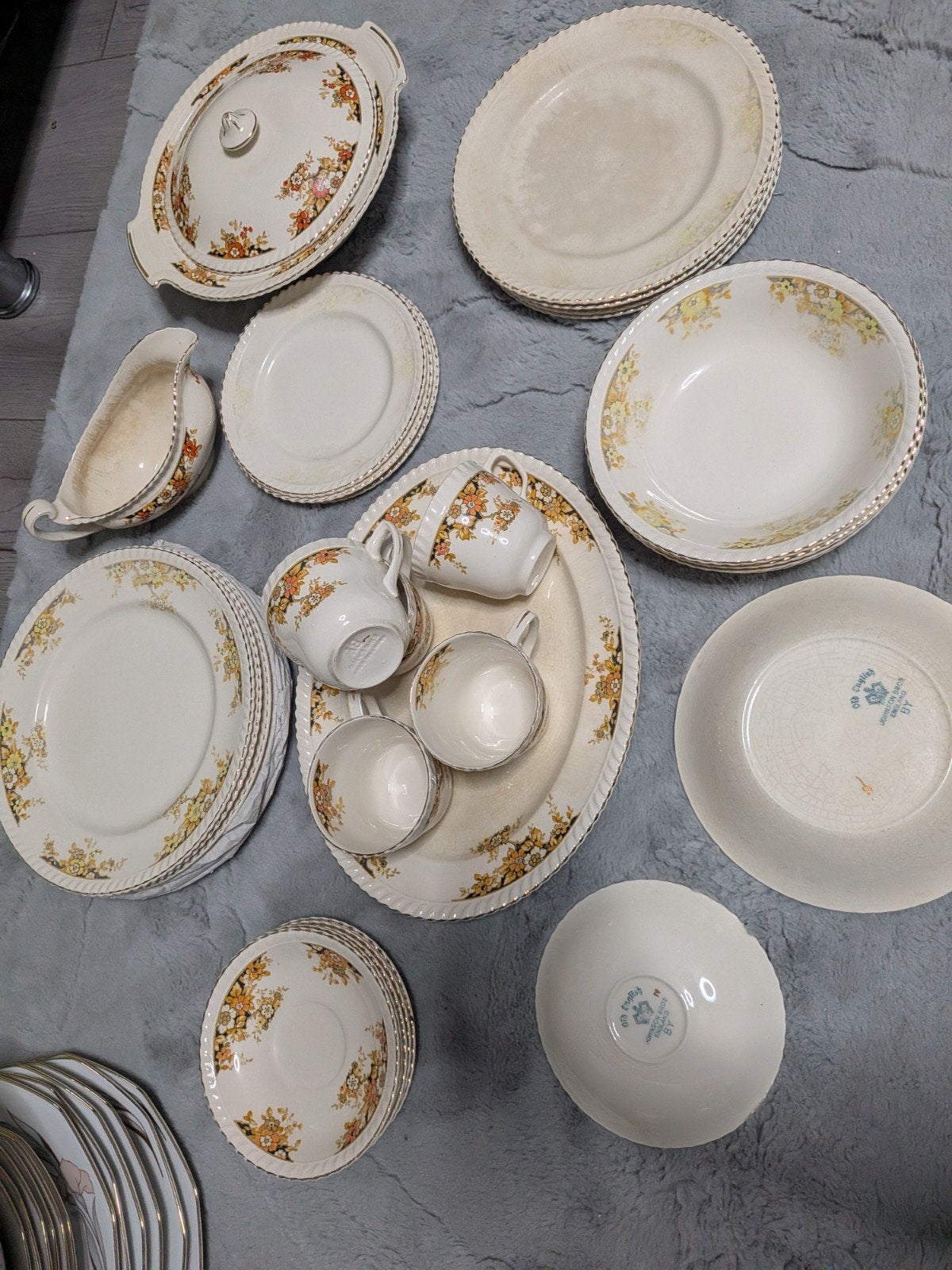 Compleet Old English Johnson Bros servies 50euro, Ophalen