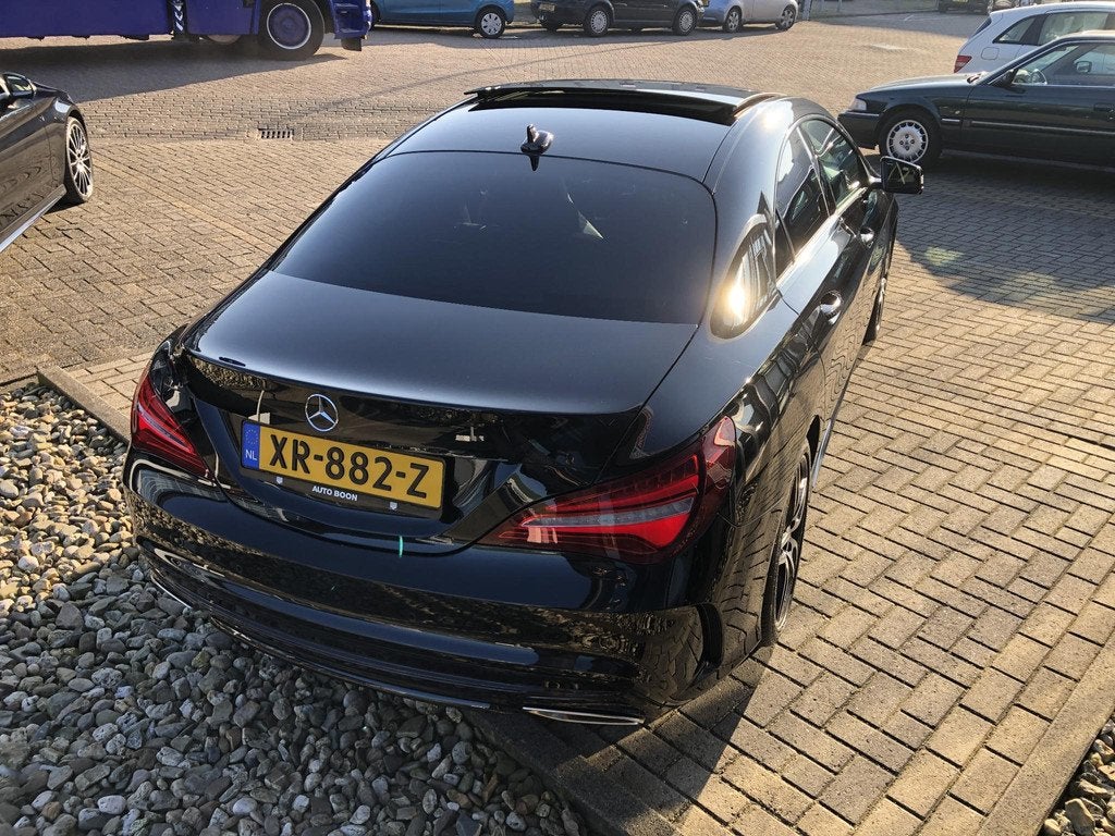 Mercedes-Benz CLA-klasse 180 122PK AMG NIGHT EDITON AUTOMAAT, Gebruikt, 4 cilinders, 715 kg, Leder en Stof