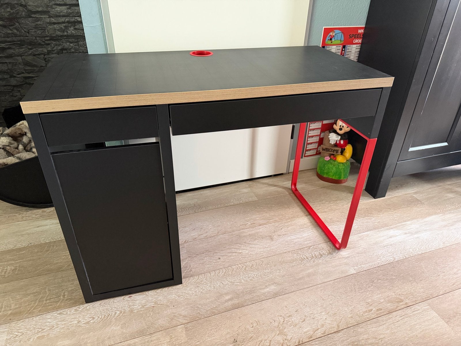 Modern Zwart Bureau met Lade en Kabeldoorvoer, Huis en Inrichting, Bureaus, Ophalen, Zwart, 105 cm, Kinderbureau