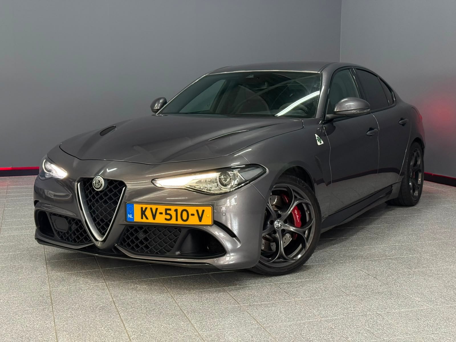 Alfa Romeo Giulia 2.9 V6 Quadrifoglio Carbon (bj 2016), Auto's, Alfa Romeo, Automaat, Achterwielaandrijving, Gebruikt, Origineel Nederlands