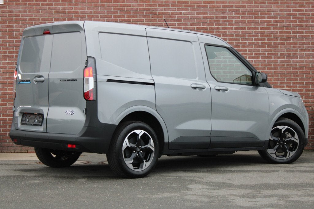 Ford E-Transit Courier 136PK Limited 44 kWh |STUUR-STOELVERW, Gebruikt, Zwart, 44 kWh, 1524 kg