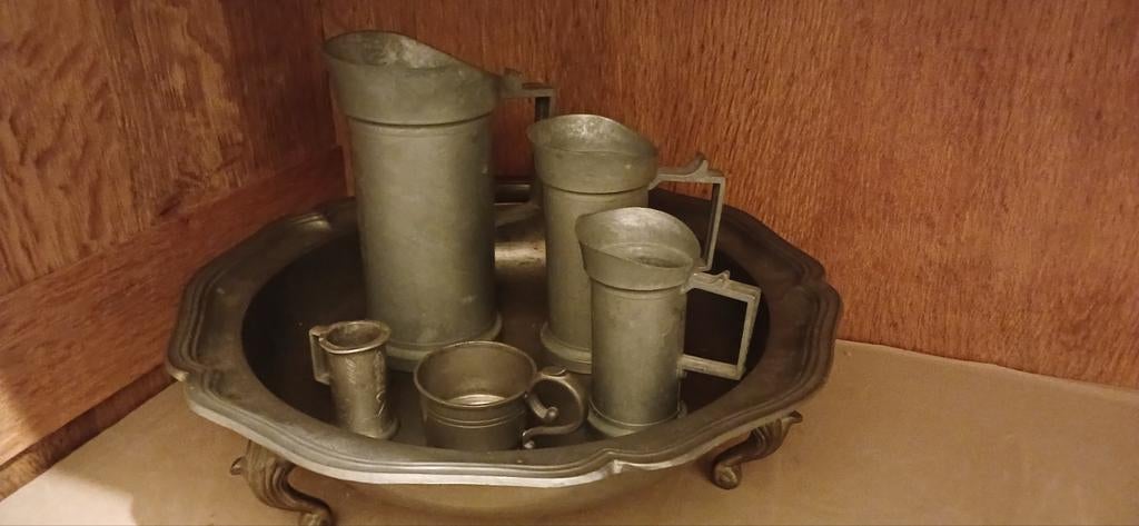 Antieke tinnen schenkkannen en schaal € 40,00, Ophalen