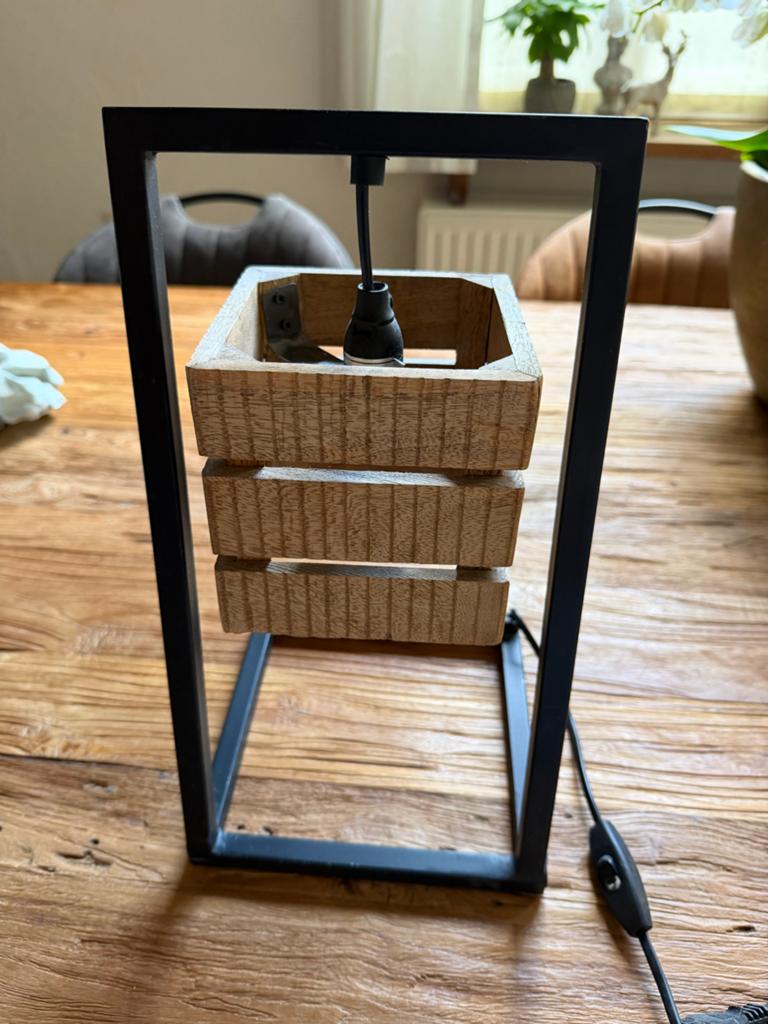 Industriële tafellamp met houten en metalen frame, Ophalen, Zo goed als nieuw, Hout, Minder dan 50 cm