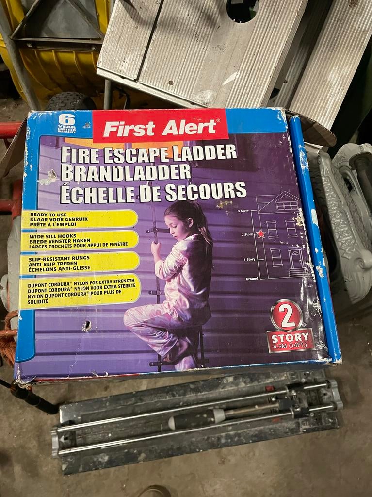 First Alert brandladder, Ophalen, Zo goed als nieuw, Ladder, Opvouwbaar of Inschuifbaar