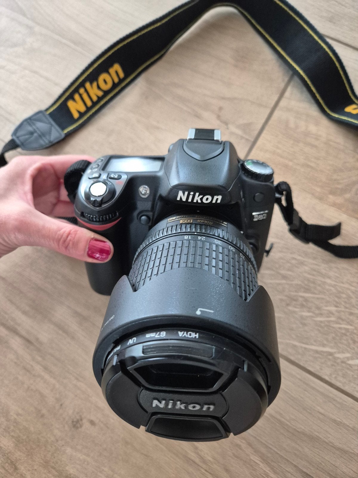Nikon D80 DSLR camera met AF-S DX Nikkor 18-135mm lens, Externe flitser, Inclusief tas/hoes, Zo goed als nieuw, Nikon