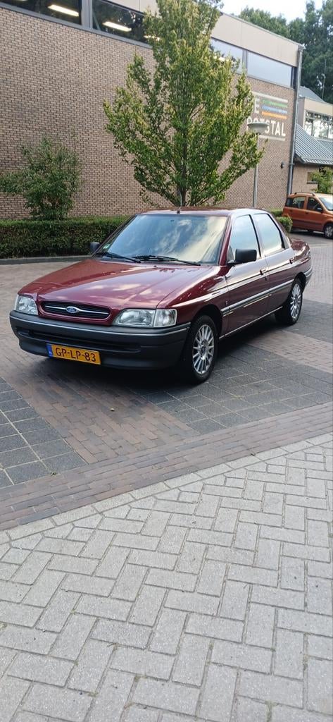 Ford Orion 1.4 I CL U9 1993 Rood, Voorwielaandrijving, 750 kg, 4 cilinders, Origineel Nederlands