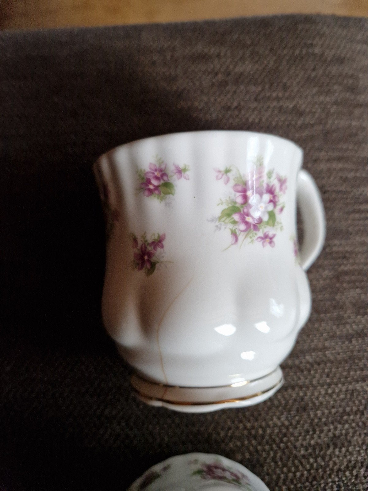 2x royal Albert Sweet Violets Bone China Kopje, Antiek en Kunst, Ophalen of Verzenden