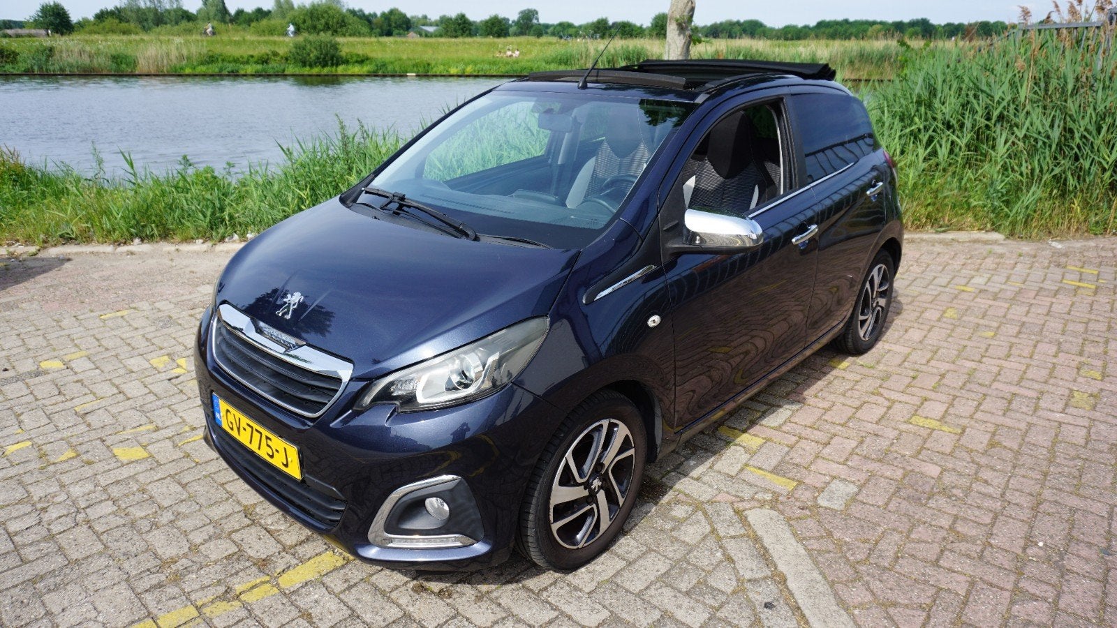 Luxe Peugeot 108 allure open dak airco bluetooth, Voorwielaandrijving, USB, Origineel Nederlands, Handgeschakeld