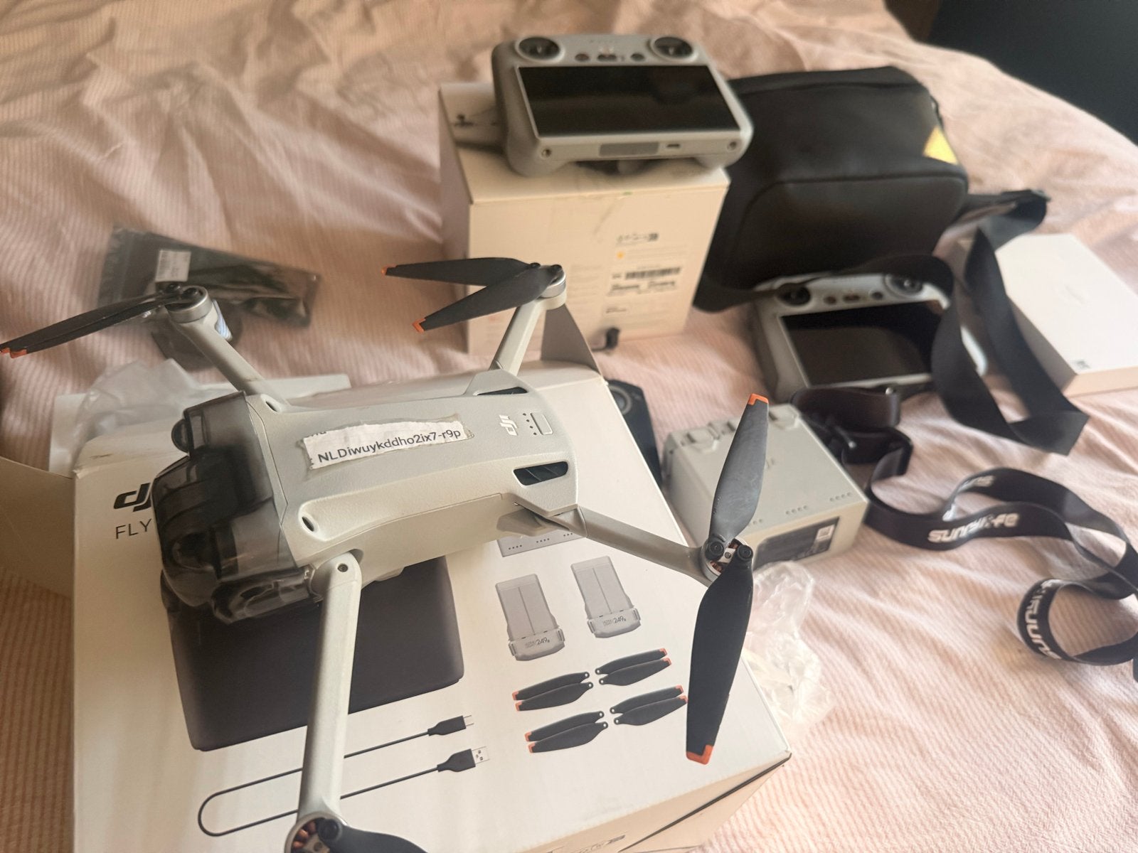 DJI Mini 3 Pro Fly More Combo + accessoires + 3 controllers, Audio, Tv en Foto, Drones, Zo goed als nieuw, Cameradrone, Topkwaliteit