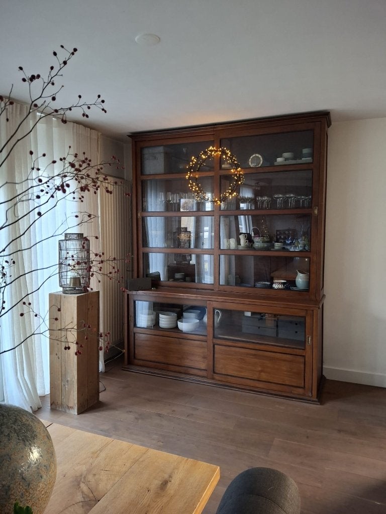 Antieke houten vitrinekast met glazen schuifdeuren, Huis en Inrichting, Kasten | Buffetkasten, Ophalen, Klassiek, Antiek, 150 tot 200 cm