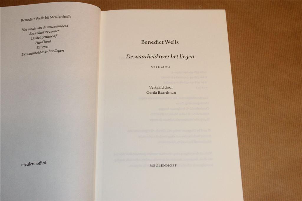 De Waarheid over het Liegen — Benedict Wells — Verhalen, Boeken, Ophalen of Verzenden, Zo goed als nieuw