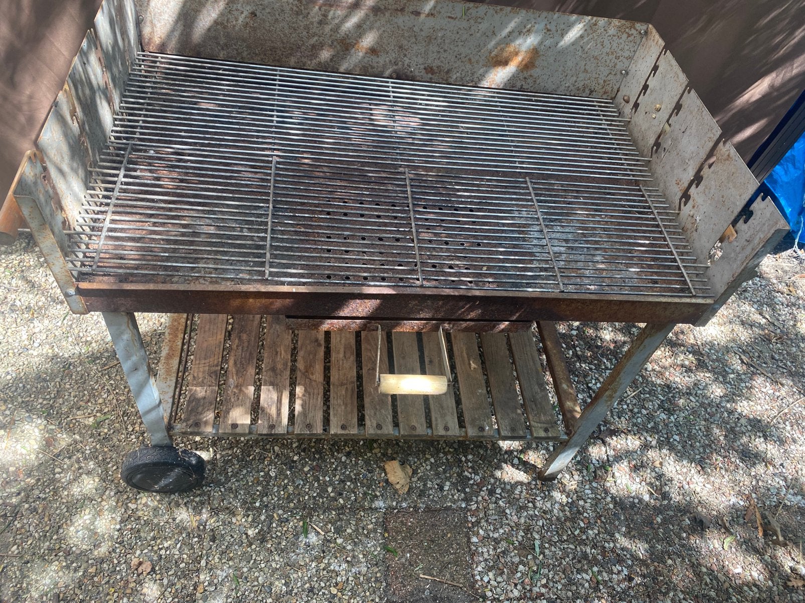 Oude horeca BBQ barbecue staand groot wielen (opknapper), Ophalen of Verzenden, Gebruikt