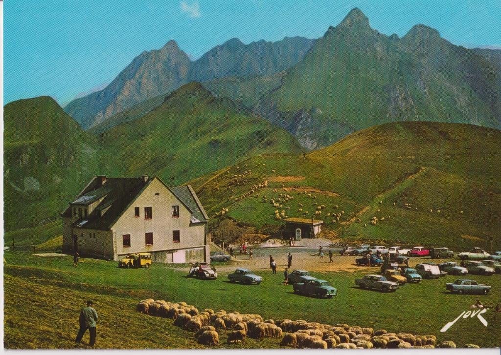 Frankrijk, Col D'Aubisque met auto's Renault Dauphine, Ophalen of Verzenden, 1960 tot 1980, Ongelopen, Frankrijk