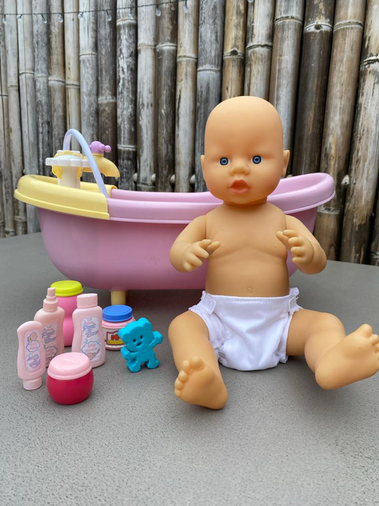 Complete poppenset: babypop met badje en accessoires, Kinderen en Baby's, Speelgoed | Poppen, Ophalen of Verzenden, Zo goed als nieuw