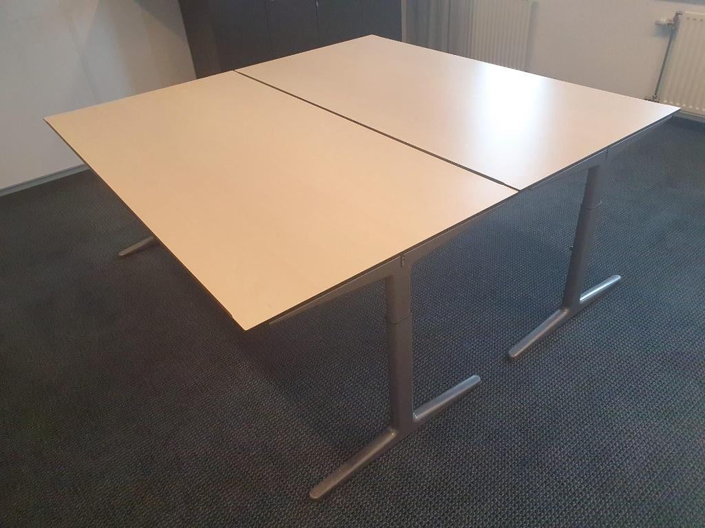 Ahrend Mehes bureaus volkern, Kofferen 60, In hoogte verstelbaar, Ophalen of Verzenden, Zo goed als nieuw