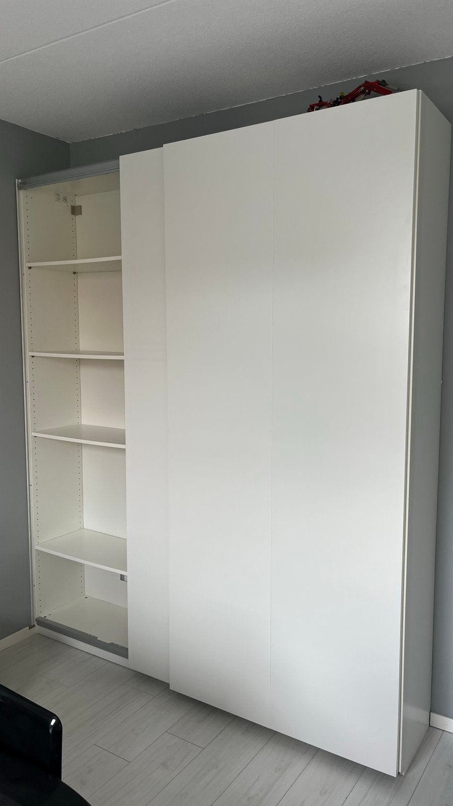 Zeer nette IKEA kledingkast 200x40x236 cm met 8 planken, Huis en Inrichting, Kasten | Kledingkasten, Ophalen, Met plank(en), 200 cm of meer
